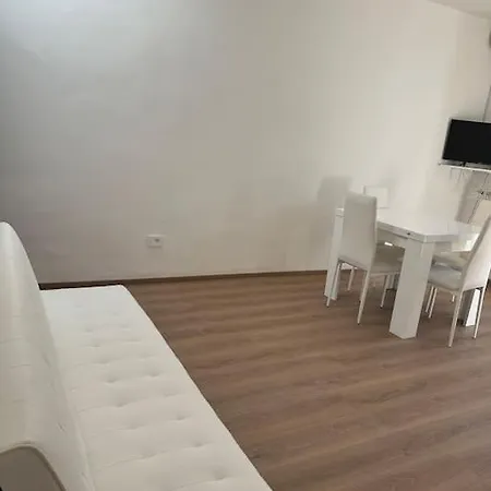 公寓 Casa Ai Giardinetti 切尔韦泰里